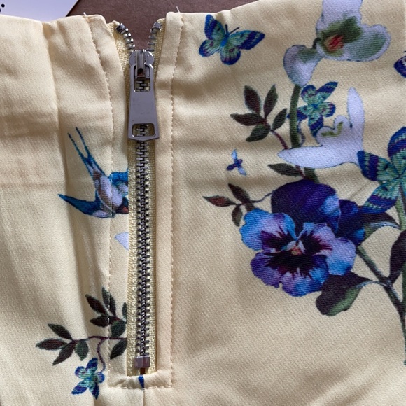 🌼💛beautiful yellow floral shorts💛🌼 - Picture 6 of 6